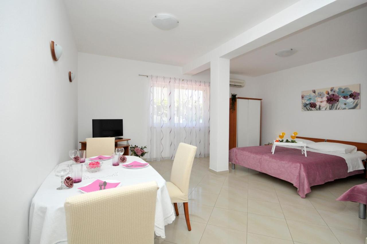 Apartments Roza Trogir Eksteriør bilde